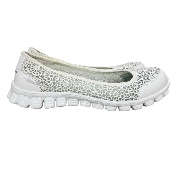 Skechers Memory Foam Women’s 10 White Lace Slip On Flats Comfort Walking Shoes - Picture 1 of 8